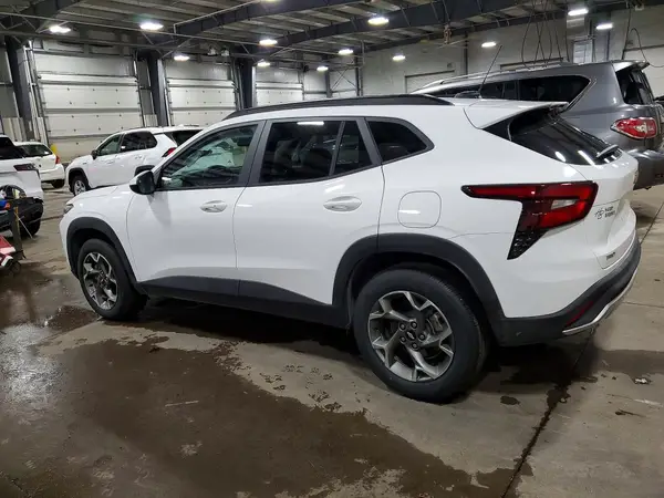 KL77LHEP9TC031340 2026 CHEVROLET TRAX - Image 2