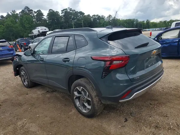KL77LHEP9TC035565 2026 CHEVROLET TRAX - Image 2