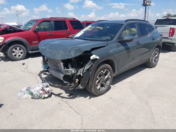 KL77LHEP9TC070946 2026 CHEVROLET TRAX - Image 2