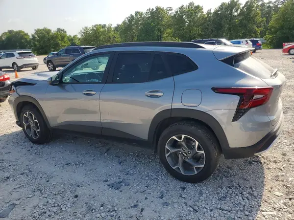 KL77LHEP9TC156547 2026 CHEVROLET TRAX - Image 2