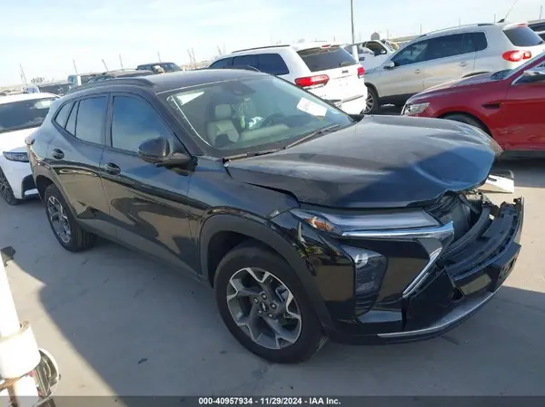 KL77LHEPXSC002458 2025 CHEVROLET TRAX - Image 1
