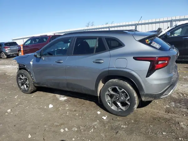 KL77LHEPXSC004940 2025 CHEVROLET TRAX - Image 2