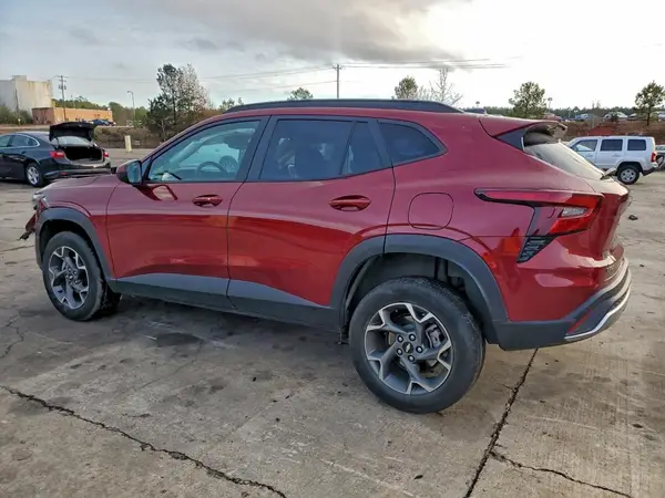 KL77LHEPXSC025738 2025 CHEVROLET TRAX - Image 2
