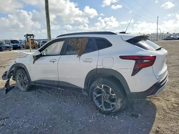 KL77LHEPXSC031524 2025 CHEVROLET TRAX - Image 2