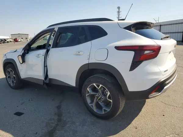 KL77LHEPXSC064474 2025 CHEVROLET TRAX - Image 2