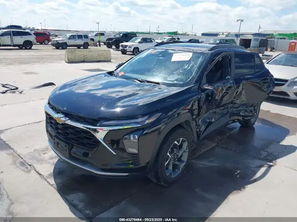 KL77LHEPXSC086586 2025 CHEVROLET TRAX - Image 2