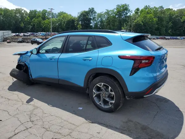 KL77LHEPXSC096292 2025 CHEVROLET TRAX - Image 2