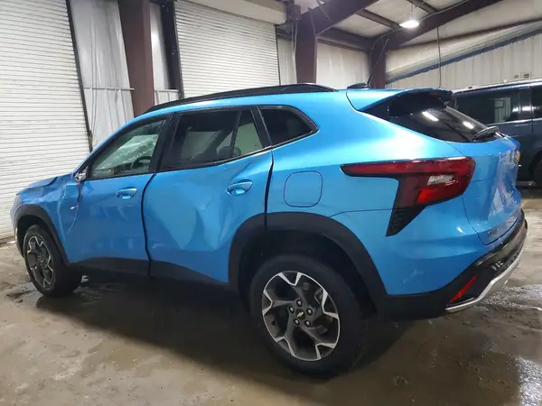 KL77LHEPXSC115889 2025 CHEVROLET TRAX - Image 2