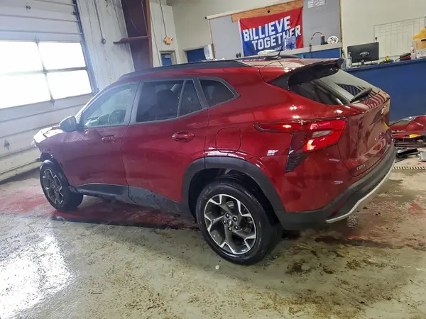 KL77LHEPXSC125306 2025 CHEVROLET TRAX - Image 2