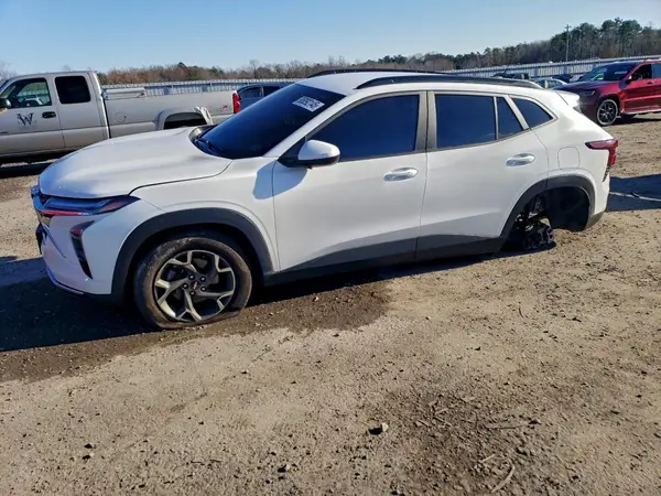 KL77LHEPXSC132465 2025 CHEVROLET TRAX - Image 1