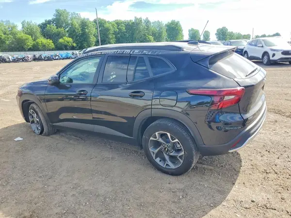 KL77LHEPXSC143353 2025 CHEVROLET TRAX - Image 2