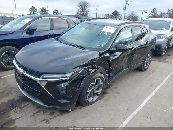 KL77LHEPXSC146608 2025 CHEVROLET TRAX - Image 2