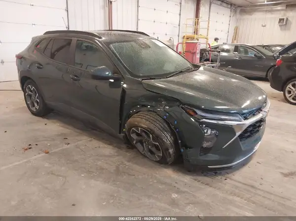 KL77LHEPXSC157897 2025 CHEVROLET TRAX - Image 1