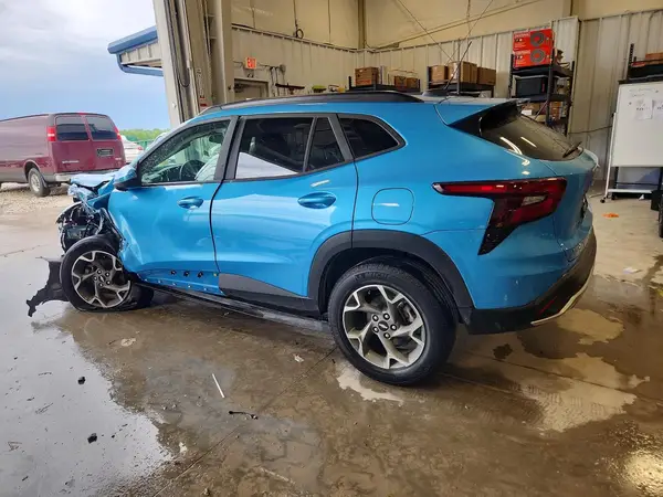KL77LHEPXSC167409 2025 CHEVROLET TRAX - Image 2