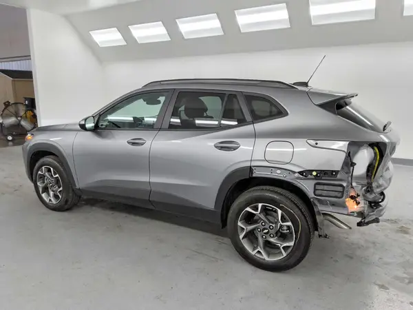 KL77LHEPXSC170097 2025 CHEVROLET TRAX - Image 2