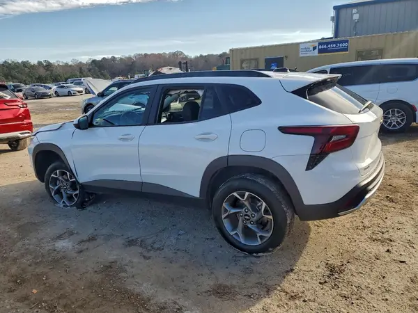KL77LHEPXSC170455 2025 CHEVROLET TRAX - Image 2