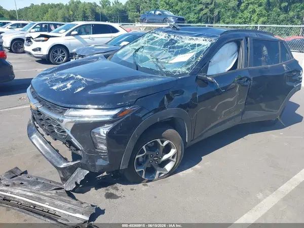KL77LHEPXSC172142 2025 CHEVROLET TRAX - Image 2