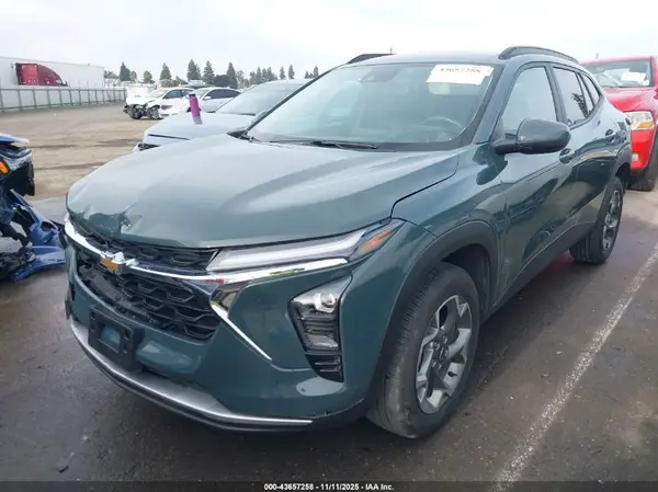 KL77LHEPXSC174148 2025 CHEVROLET TRAX - Image 2