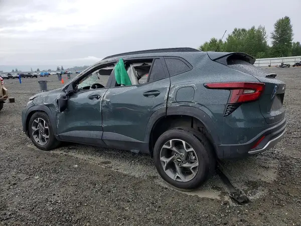 KL77LHEPXSC175882 2025 CHEVROLET TRAX - Image 2
