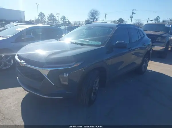 KL77LHEPXSC176689 2025 CHEVROLET TRAX - Image 2