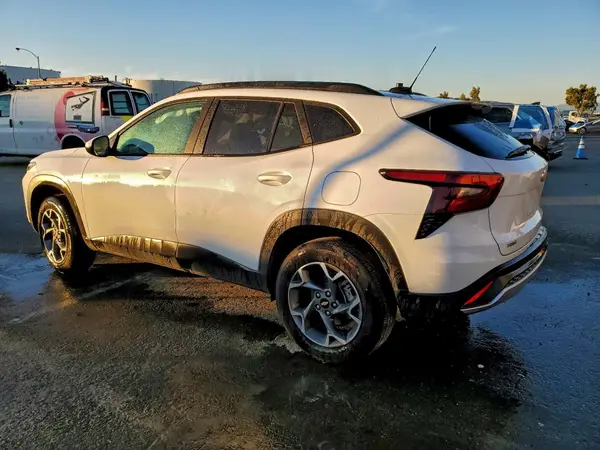 KL77LHEPXSC181116 2025 CHEVROLET TRAX - Image 2