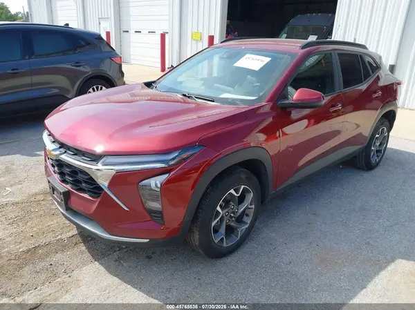 KL77LHEPXSC181567 2025 CHEVROLET TRAX - Image 2
