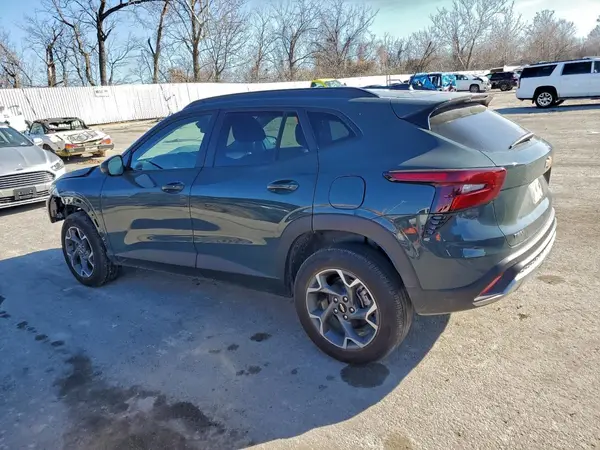 KL77LHEPXSC183500 2025 CHEVROLET TRAX - Image 2
