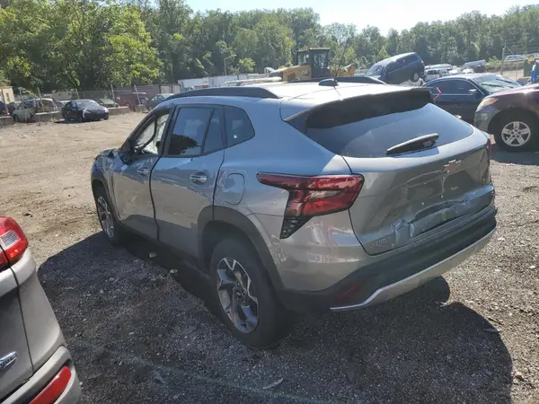 KL77LHEPXSC189278 2025 CHEVROLET TRAX - Image 2