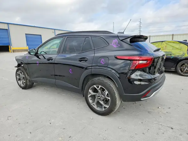 KL77LHEPXSC194139 2025 CHEVROLET TRAX - Image 2
