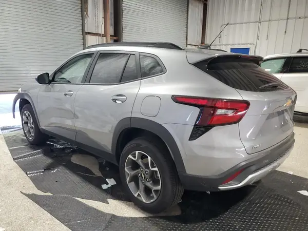 KL77LHEPXSC202224 2025 CHEVROLET TRAX - Image 2