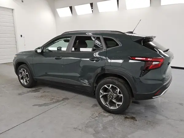 KL77LHEPXSC202286 2025 CHEVROLET TRAX - Image 2