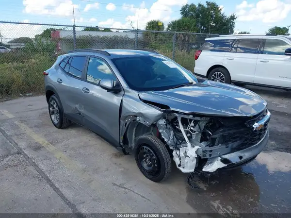 KL77LHEPXSC202479 2025 CHEVROLET TRAX - Image 1