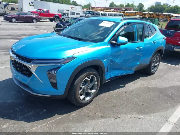KL77LHEPXSC202949 2025 CHEVROLET TRAX - Image 2