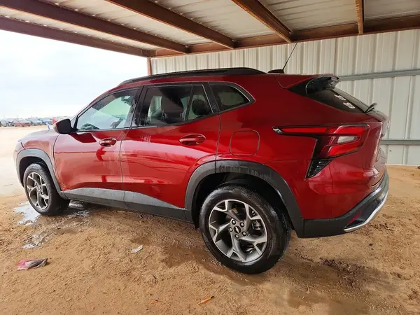 KL77LHEPXSC211389 2025 CHEVROLET TRAX - Image 2