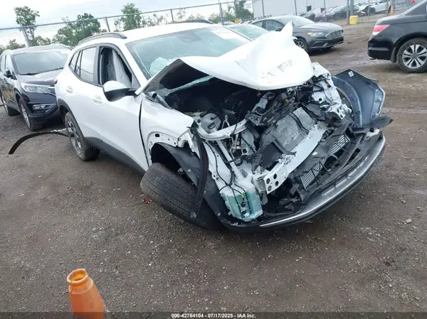 KL77LHEPXSC213773 2025 CHEVROLET TRAX - Image 1