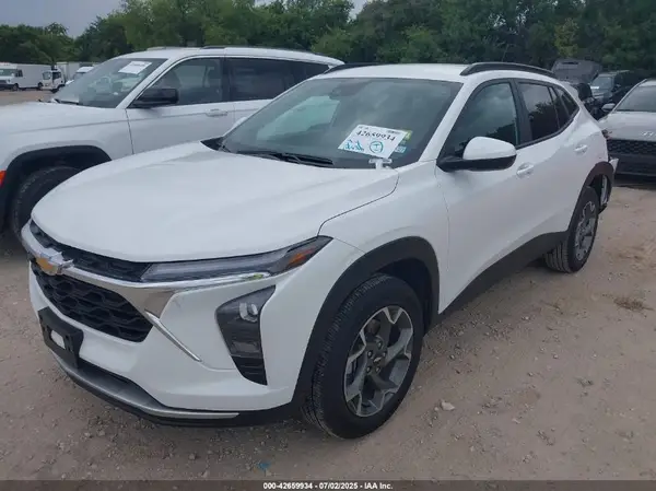 KL77LHEPXSC216334 2025 CHEVROLET TRAX - Image 2