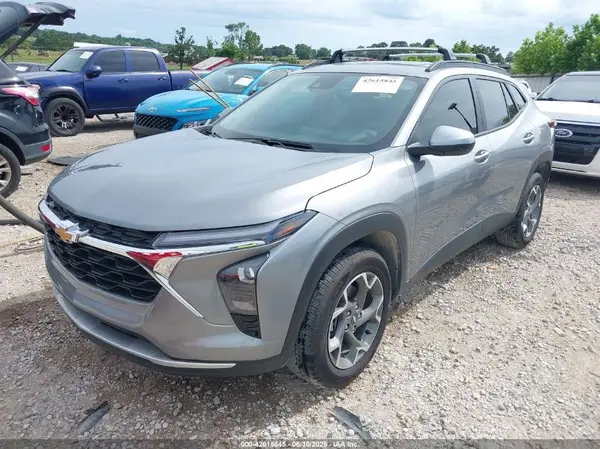 KL77LHEPXSC218584 2025 CHEVROLET TRAX - Image 2