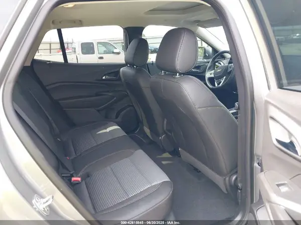 KL77LHEPXSC218584 2025 CHEVROLET TRAX - Image 8