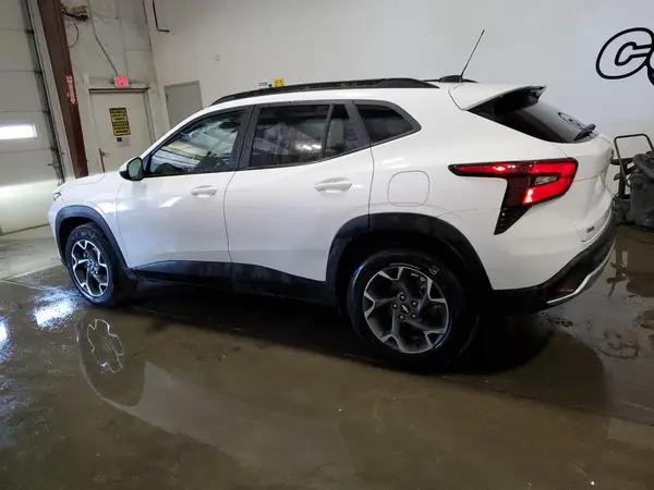 KL77LHEPXSC224336 2025 CHEVROLET TRAX - Image 2