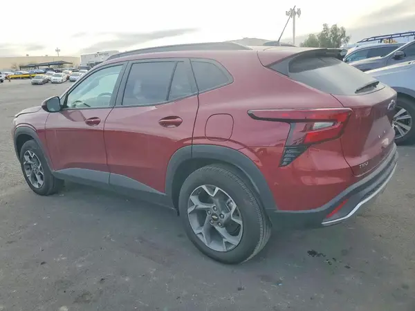 KL77LHEPXSC224417 2025 CHEVROLET TRAX - Image 2