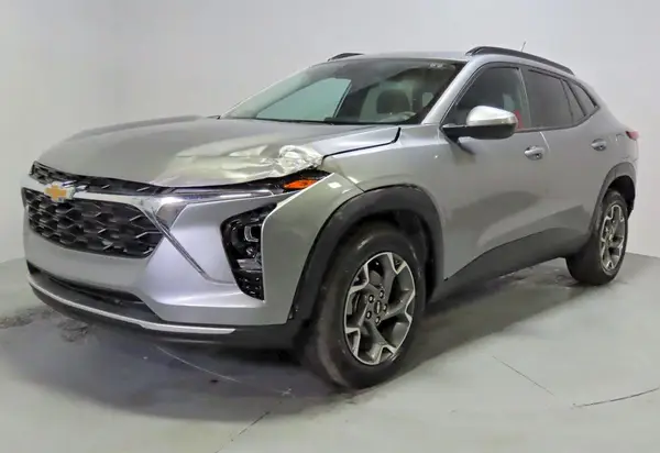 KL77LHEPXSC224689 2025 CHEVROLET TRAX - Image 2