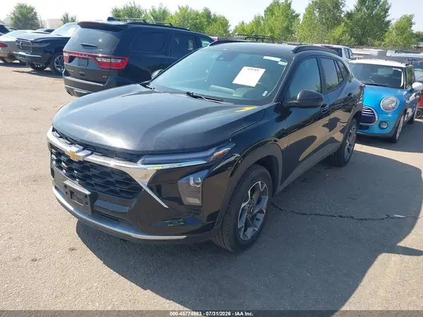 KL77LHEPXSC231481 2025 CHEVROLET TRAX - Image 2