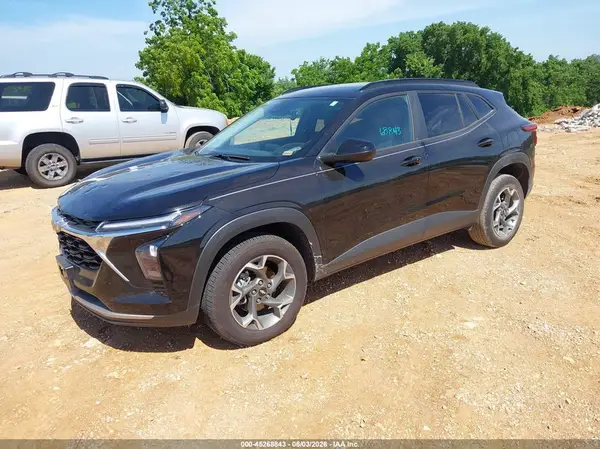 KL77LHEPXSC231982 2025 CHEVROLET TRAX - Image 2