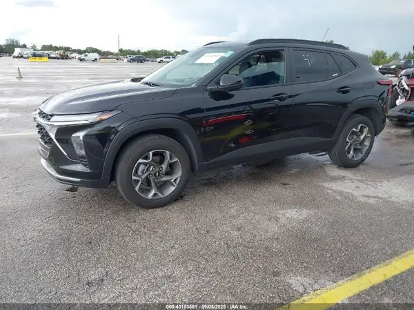 KL77LHEPXSC232209 2025 CHEVROLET TRAX - Image 2