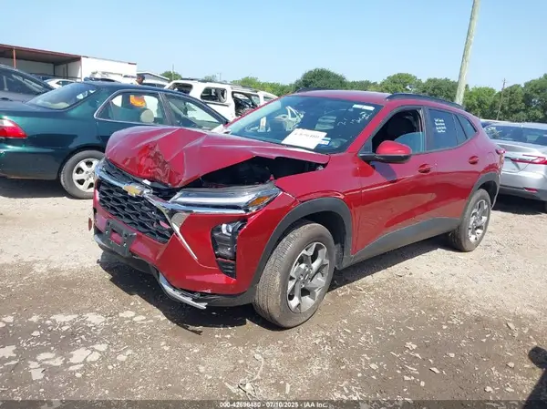 KL77LHEPXSC234297 2025 CHEVROLET TRAX - Image 2