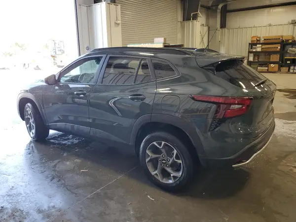 KL77LHEPXSC235028 2025 CHEVROLET TRAX - Image 2