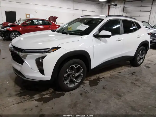 KL77LHEPXSC236227 2025 CHEVROLET TRAX - Image 2