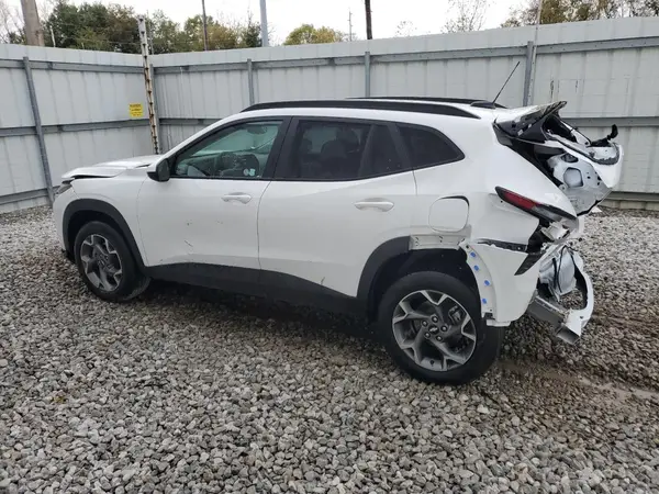 KL77LHEPXSC238009 2025 CHEVROLET TRAX - Image 2