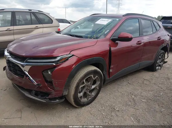 KL77LHEPXSC238057 2025 CHEVROLET TRAX - Image 2