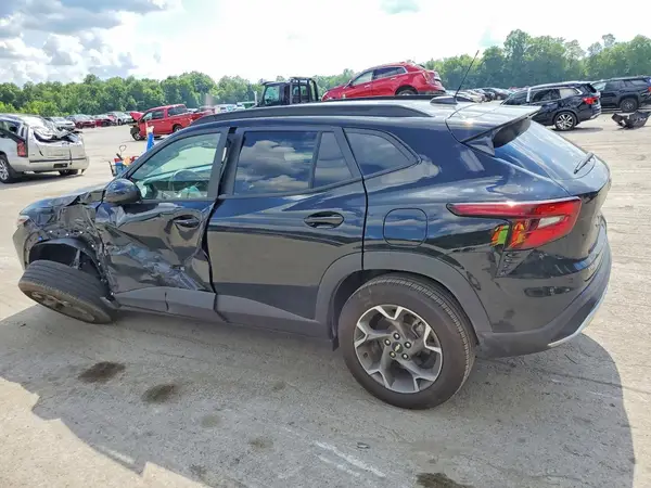 KL77LHEPXSC238415 2025 CHEVROLET TRAX - Image 2